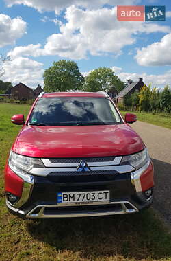 Внедорожник / Кроссовер Mitsubishi Outlander 2020 в Киеве