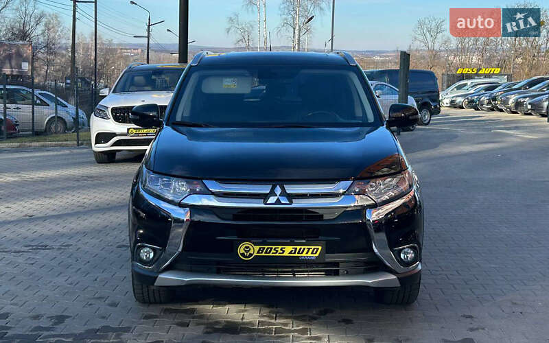 Позашляховик / Кросовер Mitsubishi Outlander 2015 в Чернівцях