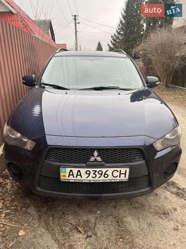 Позашляховик / Кросовер Mitsubishi Outlander 2011 в Києві