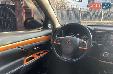 Позашляховик / Кросовер Mitsubishi Outlander 2013 в 