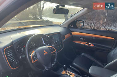 Позашляховик / Кросовер Mitsubishi Outlander 2013 в 