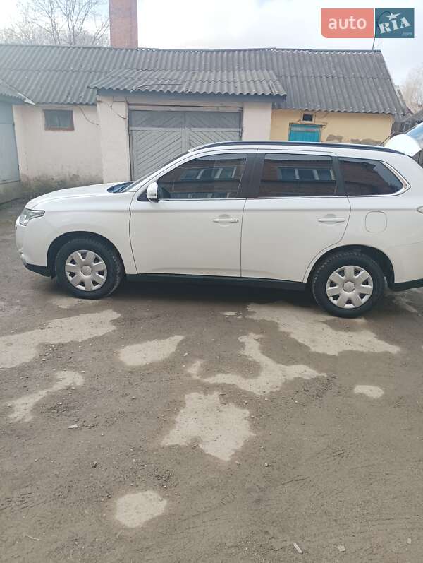 Позашляховик / Кросовер Mitsubishi Outlander 2013 в Чемерівцях