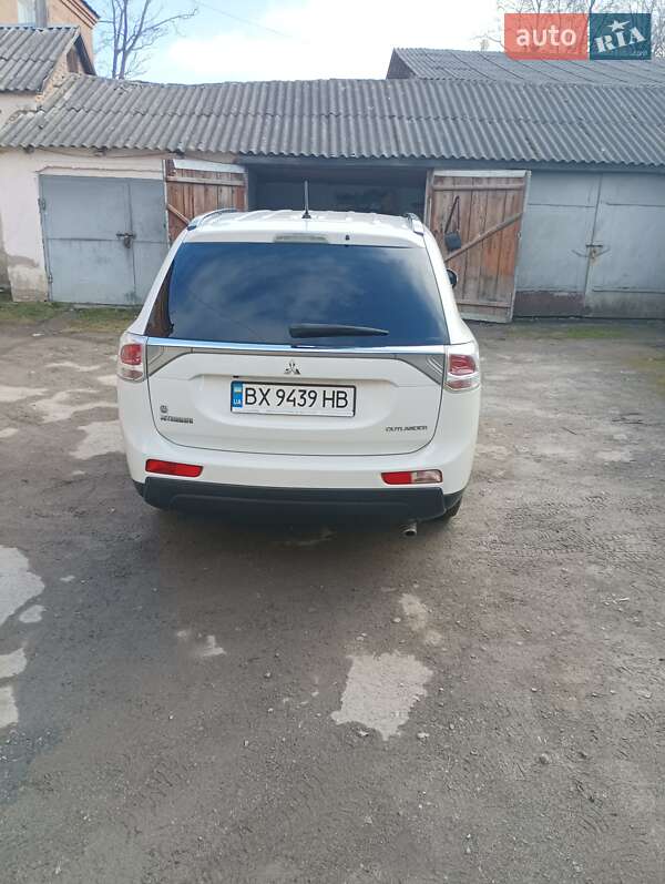 Позашляховик / Кросовер Mitsubishi Outlander 2013 в Чемерівцях