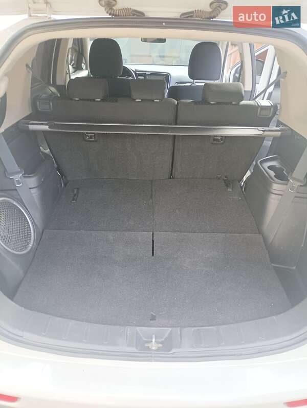 Позашляховик / Кросовер Mitsubishi Outlander 2013 в Чемерівцях