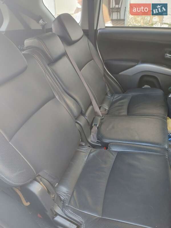 Внедорожник / Кроссовер Mitsubishi Outlander 2010 в Братском