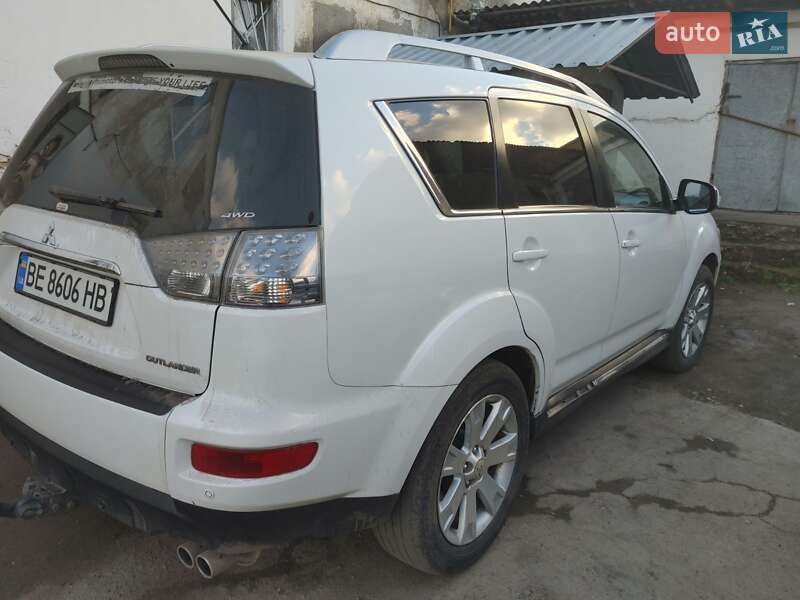 Внедорожник / Кроссовер Mitsubishi Outlander 2010 в Братском