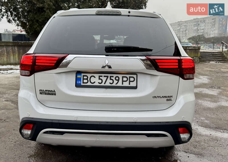 Внедорожник / Кроссовер Mitsubishi Outlander 2018 в Львове