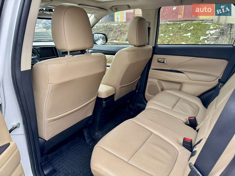 Внедорожник / Кроссовер Mitsubishi Outlander 2018 в Львове