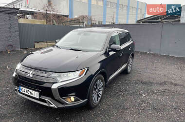 Внедорожник / Кроссовер Mitsubishi Outlander 2020 в 