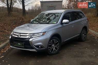 Позашляховик / Кросовер Mitsubishi Outlander 2015 в Києві