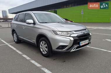 Позашляховик / Кросовер Mitsubishi Outlander 2018 в Києві