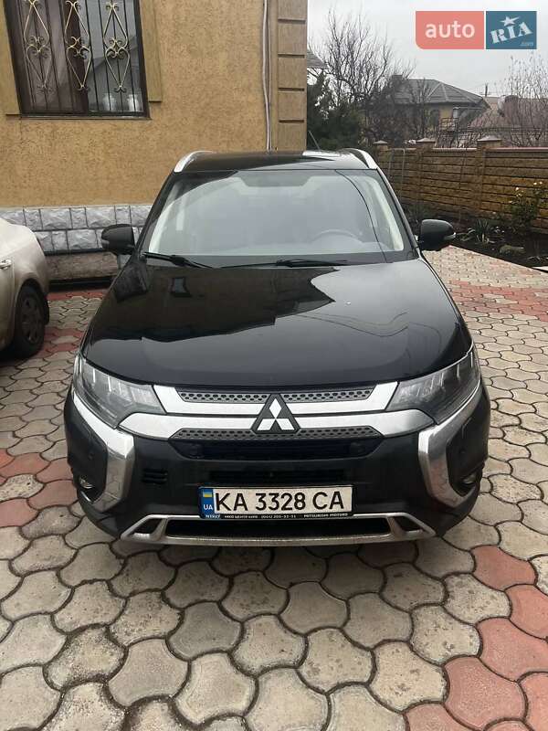 Mitsubishi Outlander 2021