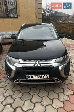 Внедорожник / Кроссовер Mitsubishi Outlander 2021 в 