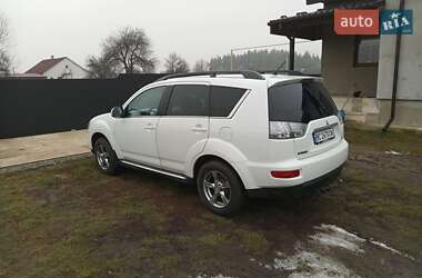 Внедорожник / Кроссовер Mitsubishi Outlander 2011 в 