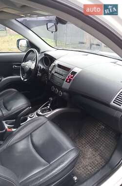 Внедорожник / Кроссовер Mitsubishi Outlander 2011 в 