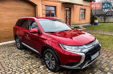 Позашляховик / Кросовер Mitsubishi Outlander 2023 в Чернівцях