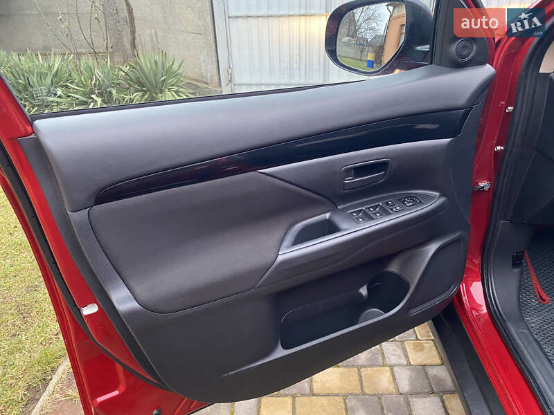 Внедорожник / Кроссовер Mitsubishi Outlander 2023 в Черновцах фото 19 Внедорожник / Кроссовер Mitsubishi Outlander 2023 в Черновцах