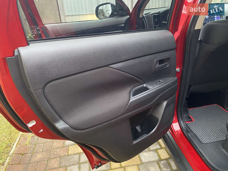 Внедорожник / Кроссовер Mitsubishi Outlander 2023 в Черновцах фото 25 Внедорожник / Кроссовер Mitsubishi Outlander 2023 в Черновцах