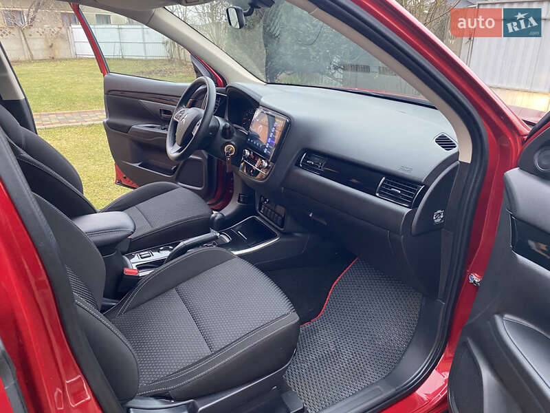 Внедорожник / Кроссовер Mitsubishi Outlander 2023 в Черновцах фото 30 Внедорожник / Кроссовер Mitsubishi Outlander 2023 в Черновцах