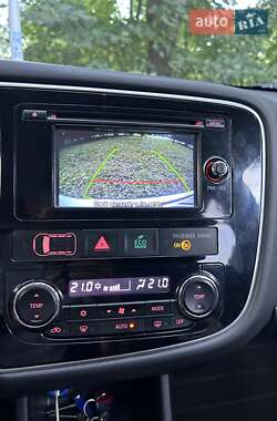 Внедорожник / Кроссовер Mitsubishi Outlander 2015 в 
