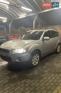 Внедорожник / Кроссовер Mitsubishi Outlander 2011 в 