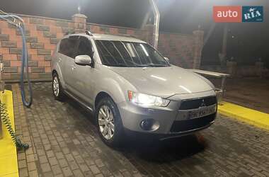 Внедорожник / Кроссовер Mitsubishi Outlander 2011 в 