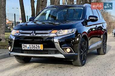 Позашляховик / Кросовер Mitsubishi Outlander 2016 в Стрию