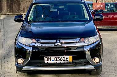 Позашляховик / Кросовер Mitsubishi Outlander 2016 в Стрию