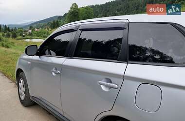 Внедорожник / Кроссовер Mitsubishi Outlander 2013 в 