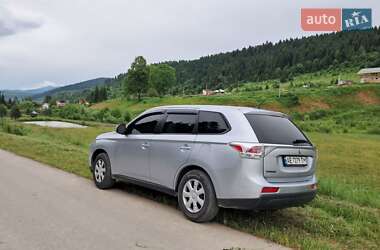 Внедорожник / Кроссовер Mitsubishi Outlander 2013 в 