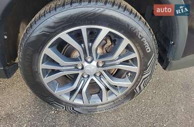 Внедорожник / Кроссовер Mitsubishi Outlander 2016 в 