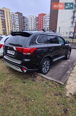 Позашляховик / Кросовер Mitsubishi Outlander 2019 в Бучі