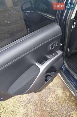 Внедорожник / Кроссовер Mitsubishi Outlander 2011 в 