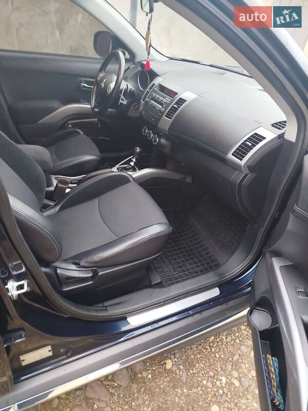Внедорожник / Кроссовер Mitsubishi Outlander 2011 в Иршаве
