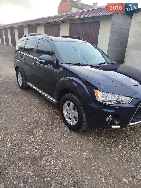 Внедорожник / Кроссовер Mitsubishi Outlander 2011 в Иршаве