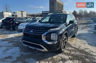 Внедорожник / Кроссовер Mitsubishi Outlander 2022 в 
