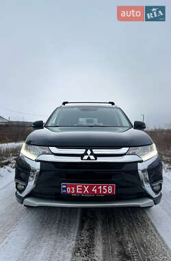 mitsubishi outlander 2015 в Рівне від професійного продавця Oleg