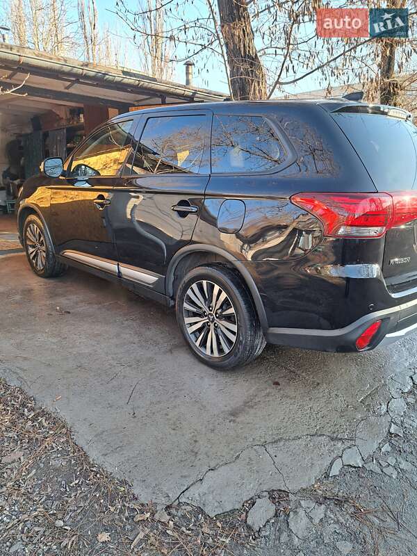 Внедорожник / Кроссовер Mitsubishi Outlander 2019 в Кривом Роге