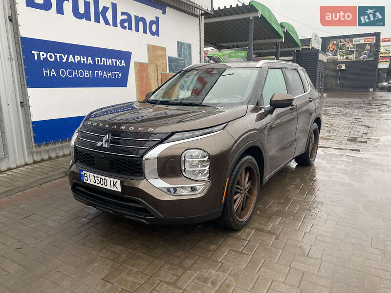Внедорожник / Кроссовер Mitsubishi Outlander 2022 в 