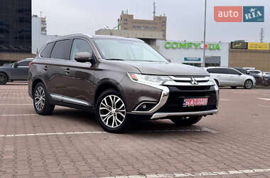 Внедорожник / Кроссовер Mitsubishi Outlander 2017 в Житомире