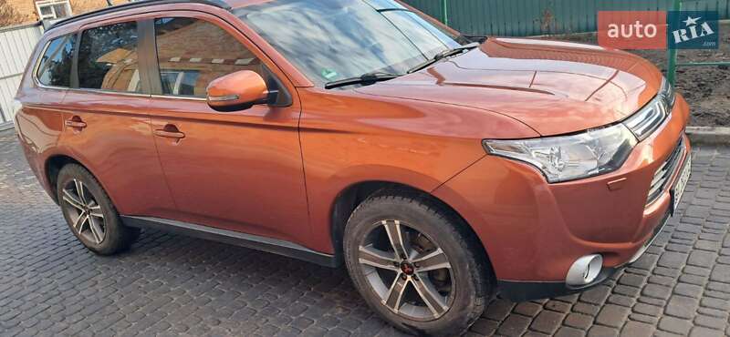 Позашляховик / Кросовер Mitsubishi Outlander 2014 в Кропивницькому