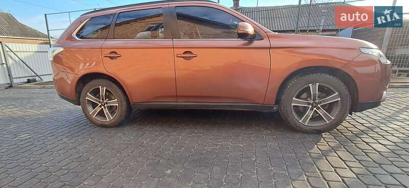 Mitsubishi Outlander 2014