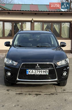 Внедорожник / Кроссовер Mitsubishi Outlander 2010 в 