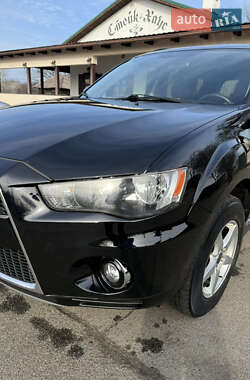 Внедорожник / Кроссовер Mitsubishi Outlander 2010 в 