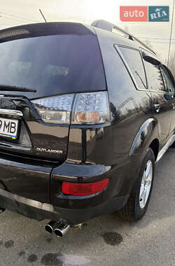 Внедорожник / Кроссовер Mitsubishi Outlander 2010 в 