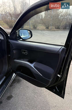 Внедорожник / Кроссовер Mitsubishi Outlander 2010 в 