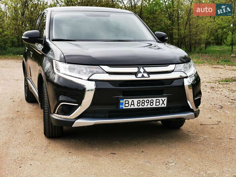 Внедорожник / Кроссовер Mitsubishi Outlander 2017 в Кропивницком