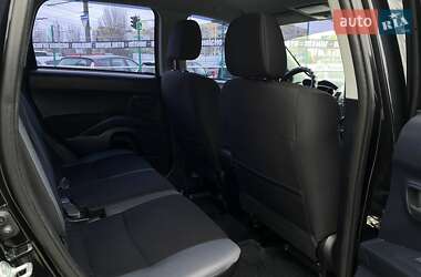 Внедорожник / Кроссовер Mitsubishi Outlander 2010 в 