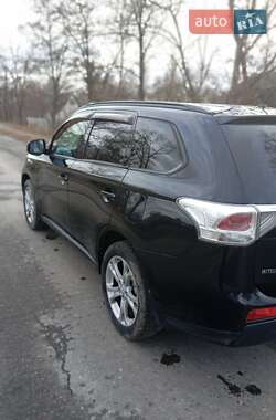 Внедорожник / Кроссовер Mitsubishi Outlander 2013 в Чернигове