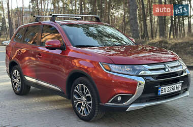 Внедорожник / Кроссовер Mitsubishi Outlander 2015 в Нетешине